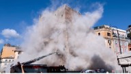 El momento exacto en que colapsa una torre medieval del siglo XIII, de las pocas que quedan en Roma