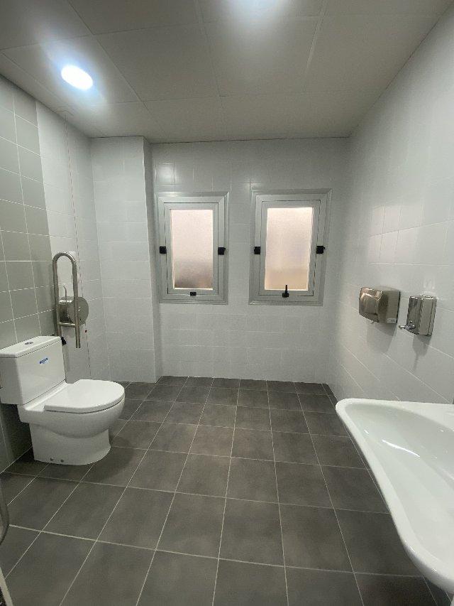 Finalizadas las obras de remodelación de los aseos de la estación de autobuses de Jerez de los Caballeros