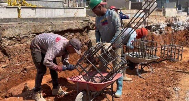 Construyen vialidad en el Cementario General del Sur