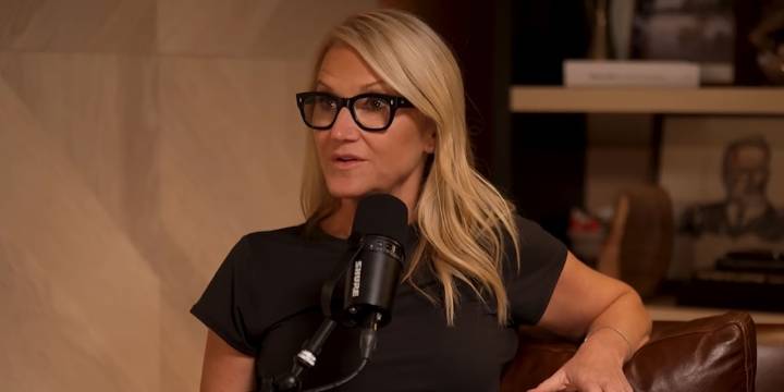 Cómo Mel Robbins superó una deuda millonaria y se convirtió en una de las referentes más influyentes del desarrollo personal