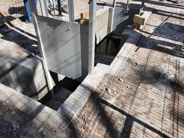 Entregan proyectos de moderno sistema de compuertas para agricultura