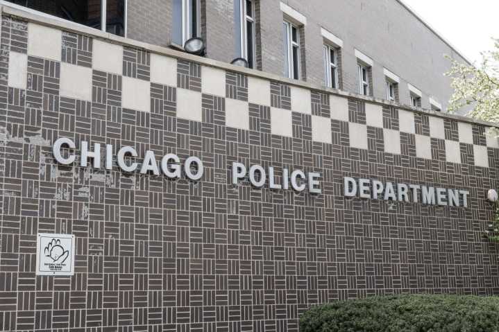 Chicago cops ignore the law, arrest legal gun owners