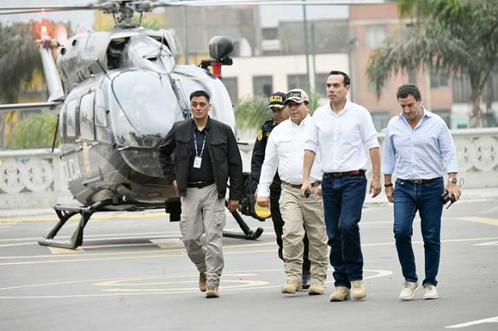 Perú expulsa a encargada de la Embajada de México tras asilo a Betssy Chávez