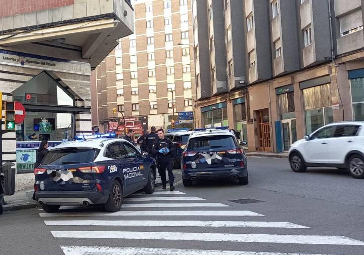 Detenido un hombre tras amenzar a otro con un arma blana en Gijón