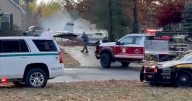 Avioneta se desploma y cae cerca de una vivienda en Nueva York; accidente deja un muerto y un herido