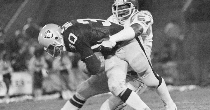 Woodrow Lowe, 11-year starter for Chargers at linebacker, dies