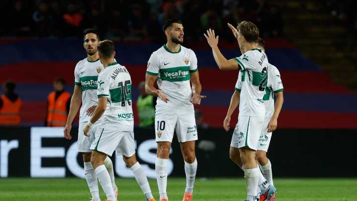 Una indisposición del piloto obliga al Elche a quedarse en Barcelona