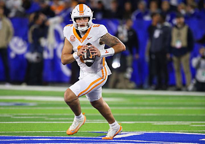 How to Watch Oklahoma Sooners vs. Tennessee Volunteers Live