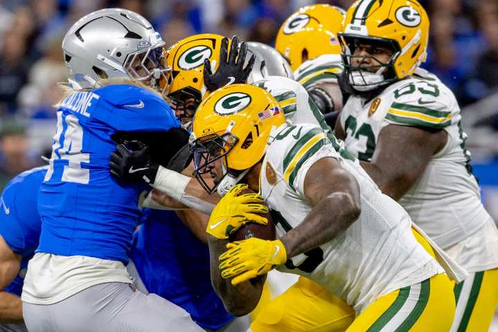 PFF grades, snap counts: Lions take step back on both sides of the ball vs. Packers