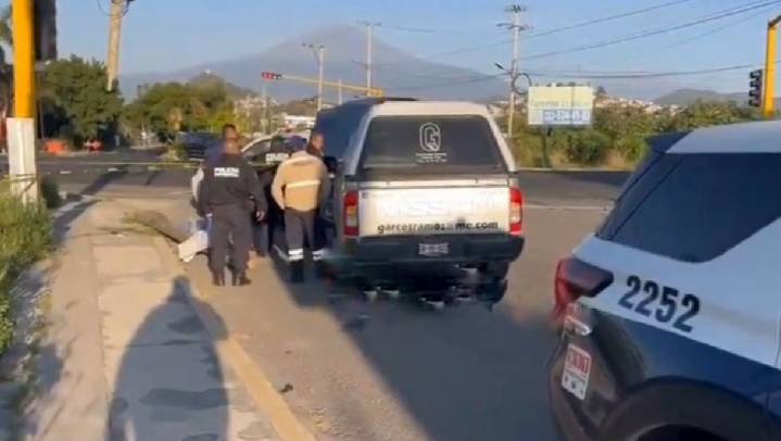 Motociclista pierde el control y muere al chocar en la Puebla