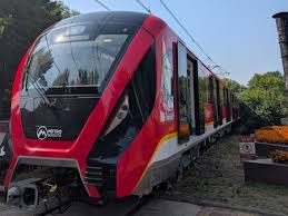 Metro de Bogotá recibe su tercer tren mientras avanza al 67 % la construcción de la Línea 1