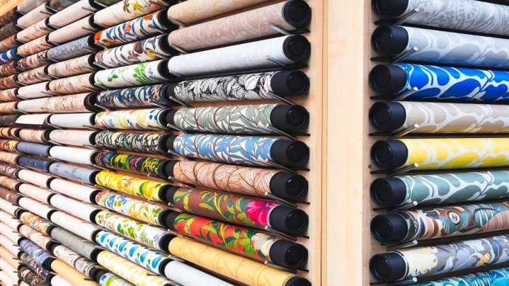 Choose Cozy Wallpaper That Will Keep Your Bedroom Feeling Warm