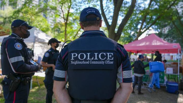 Toronto police expanding community program to include Yonge subway line