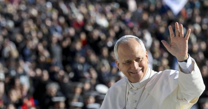 León XIV pide a los jóvenes no politizar la Iglesia y construir «puentes en vez de muros»