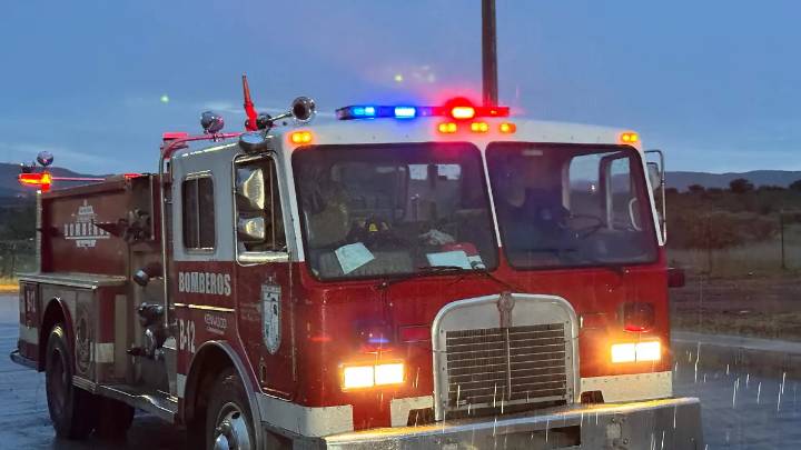 Se registra movilización de bomberos y Protección Civil por incendio de pastizal en la López Portillo