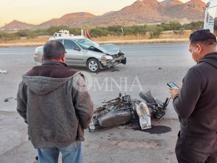 Motociclista resulta lesionado tras fuerte choque en gasolinera del Fresno
