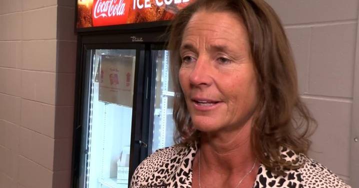 Top-seed UNI survives 5-set marathon to advance past Illinois State in MVC semis