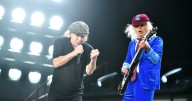 Aferrado a los temas clásicos y con nueva formación: cómo vuelve AC/DC a Chile