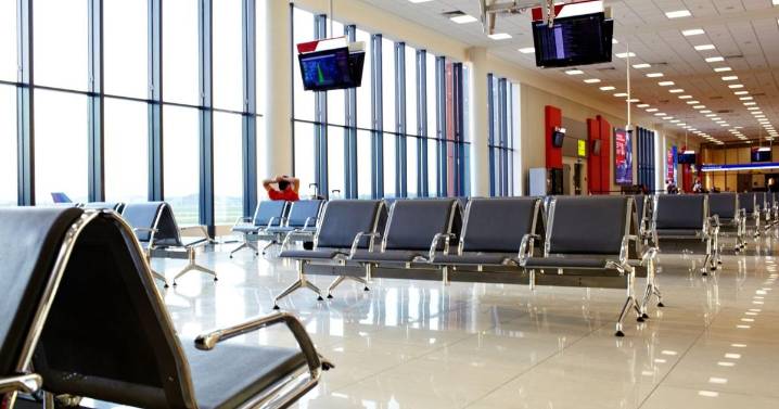 Post-Thanksgiving travelers in Chicago see flights canceled and delayed after winter storm