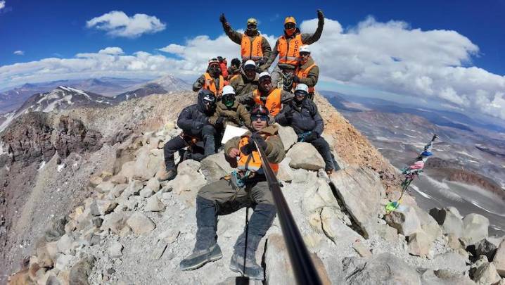 GOPE de Carabineros y Grupo Di Intervento Speciale “GIS” de Italia hacen cumbre en Volcán Ojos del Salado