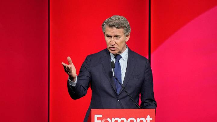 Feijóo pide a los empresarios catalanes que convenzan a Junts para que apoye una moción de censura: "Me faltan votos de los suyos"