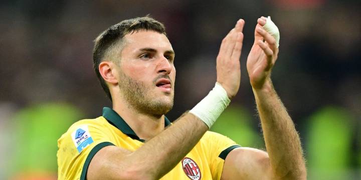 Santiago Gimenez rompe el silencio sobre su lesión: “Nos vemos pronto”