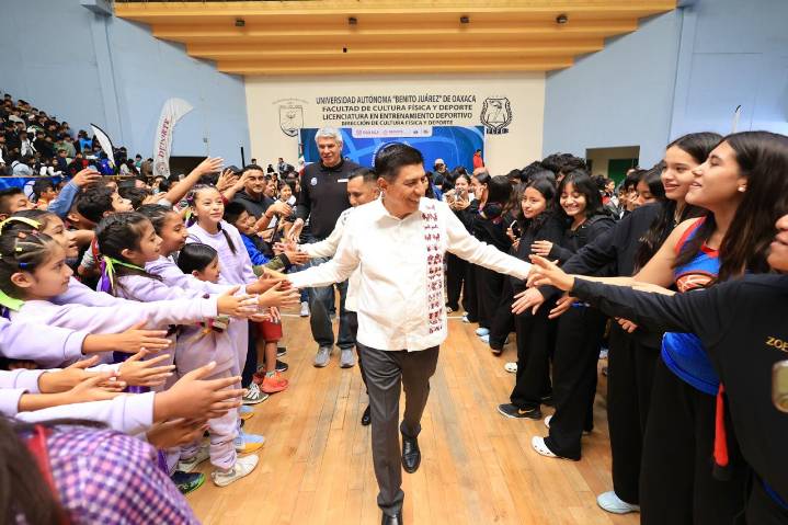 Inaugura Salomón Jara liga Telmex- Telcel de básquetbol 2025