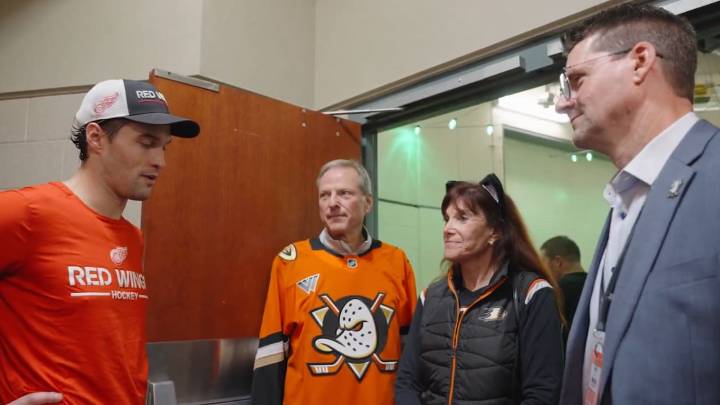Gibson gets special gift from Ducks owners after return