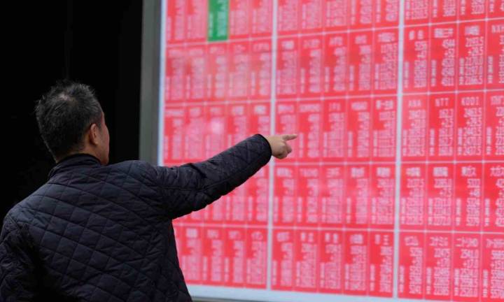 US futures, world shares advance, led by tech stocks, after another week of gains for Wall St