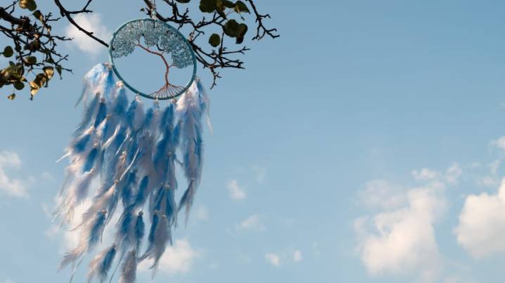 Pocos lo saben: por qué recomiendan poner un atrapasueños en el jardín de las casas