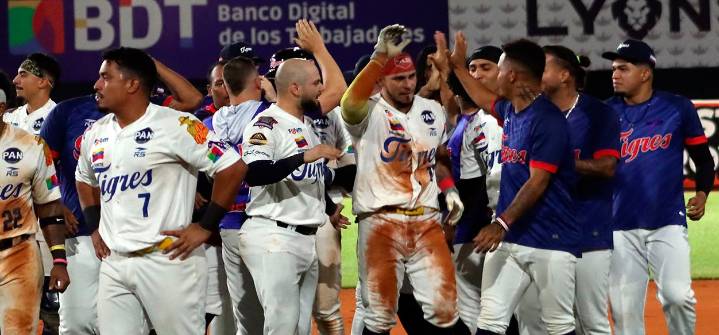 Alberth Martínez decidió en el noveno y Tigres recuperó la cima