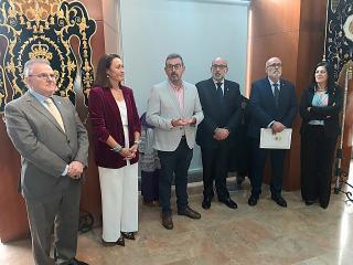 El alcalde preside la inauguración de la exposición "50 años entre doce varales" que conmemora el aniversario de los Hijos de María