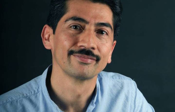 Oliver Avendaño ofrece un taller gratuito de actuación en inglés para nuevos talentos