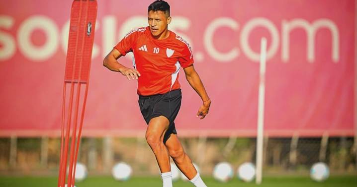 Alerta en Sevilla: el club establece nuevos plazos de recuperación para la lesión de Alexis Sánchez