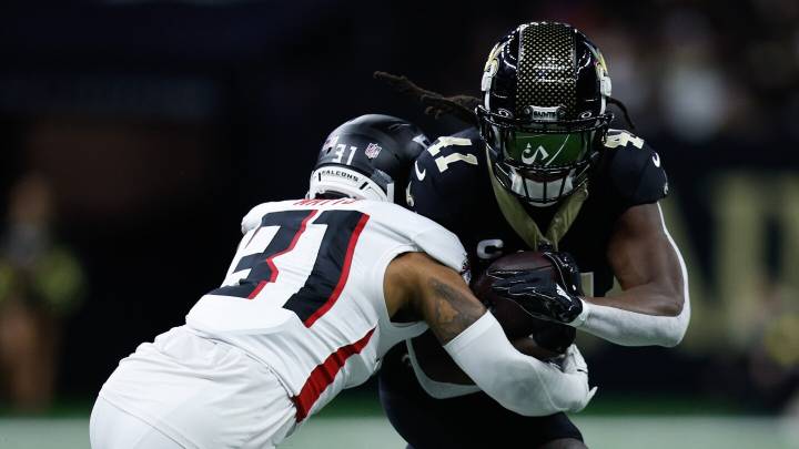 Alvin Kamara leaves with knee injury, Justin Reid interception return cuts Falcons lead to 10