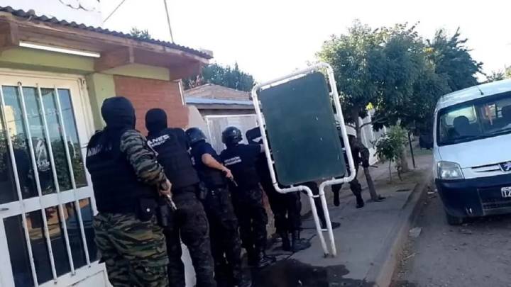 Encontraron un kiosco de drogas en Senillosa que estaba abierto las 24 horas