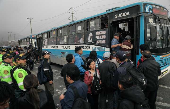 Paro de transportistas se fragmenta: mayoría de gremios continuará operando