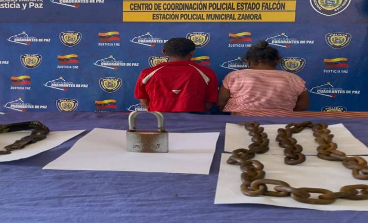 PNB rescata a un niño de 10 años que había sido encerrado y encadenado a una silla por su papá y abuela en Falcón (+Fotos)
