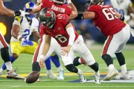 Bucs' Baker Mayfield injures left shoulder, leaves Sunday night game against Rams