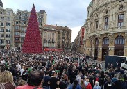Miles de personas homenajean en Bilbao a los deportistas palestinos muertos en ataques de Israel