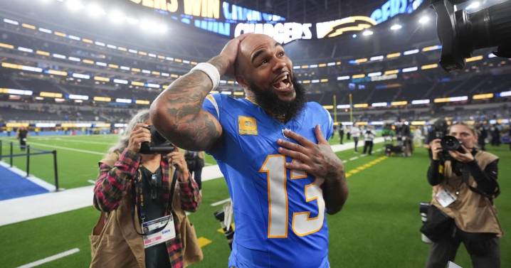 Keenan Allen's 'genius' play call helps him make Chargers history