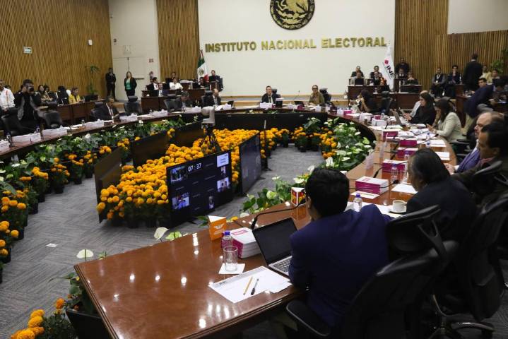 POLITICÓN: En medio de un enredado mecanismo de votación, INE deja desierta la presidencia del IEC