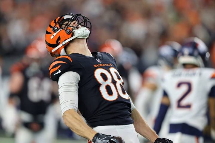 Deadspin | Bengals clear TE Mike Gesicki to return to practice
