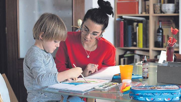 Nueve de cada 10 mujeres asumen la organización familiar: las consecuencias son carga mental, freno profesional y poco sexo