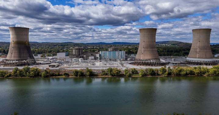 Department of Energy loans $1 billion to help restart Pennsylvania's Three Mile Island nuclear reactor