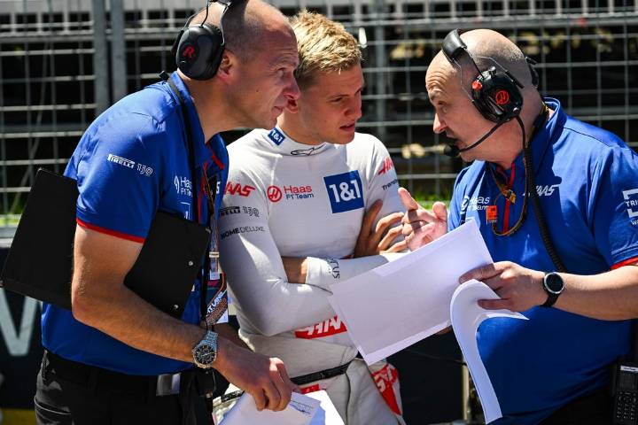 Deadspin | Former F1 driver Mick Schumacher signs with IndyCar's RLL