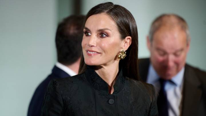 La reina Letizia lleva las uñas navideñas ideales para este invierno