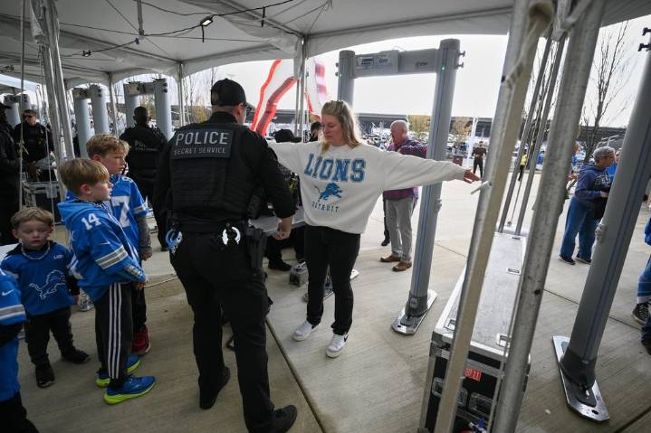 Donald Trump plans to be the 1st sitting US president at a regular-season NFL game since 1978 – Winnipeg Free Press