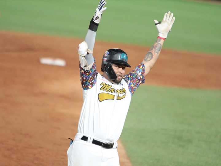 Breyvic Valera guio el triunfo de Bravos