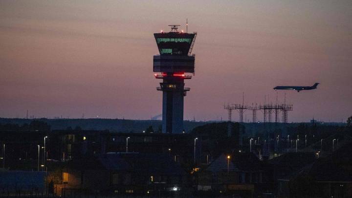 Reabierto el aeropuerto de Bruselas tras tener que cerrar por la presencia de “múltiples drones”